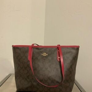 Coach Signature City Zip Tote - Brown True Red